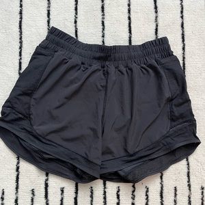 Lululemon Hotty Hot High Rise 4” (size 6)